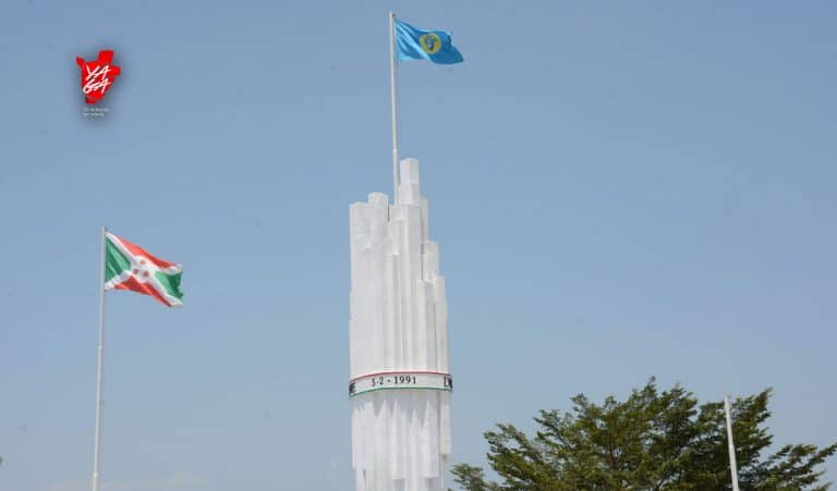 Unité Nationale: un drapeau bleu espoir