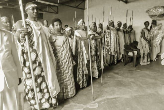 Abahuza : entre médiateurs et juges