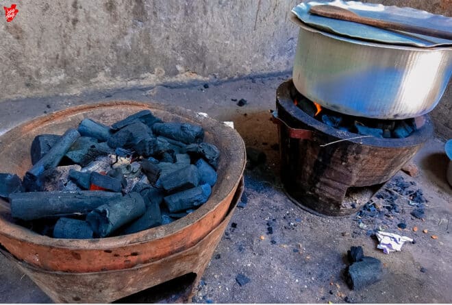 Flambée du prix du charbon de bois : le portefeuille des citadins en pâtit
