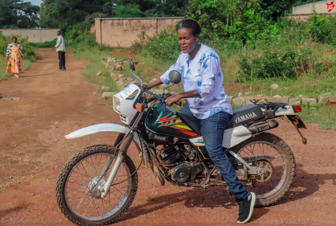 Daphrose, mapenzi moto moto avec la moto