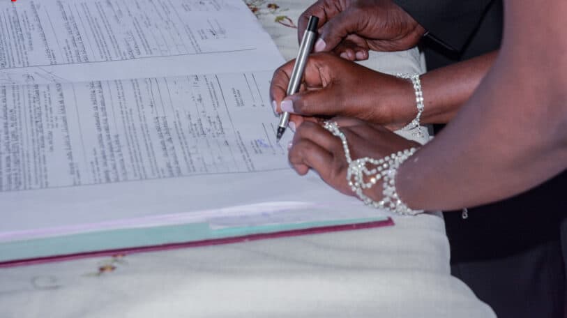 Kwahukana: bisinzikaza umukenyezi kurusha umugabo