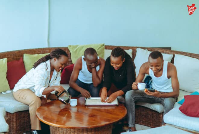 Abakobwa n’abahungu bapanze hamwe batavukana : inzira y’ubuhumbu ?