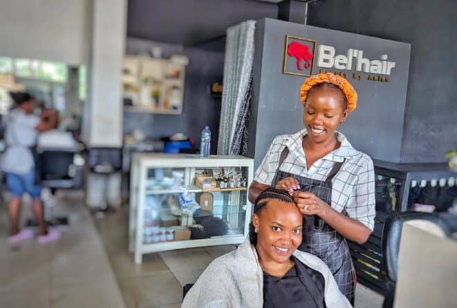 Amina : « D’institutrice à coiffeuse, je ne regrette pas ! »