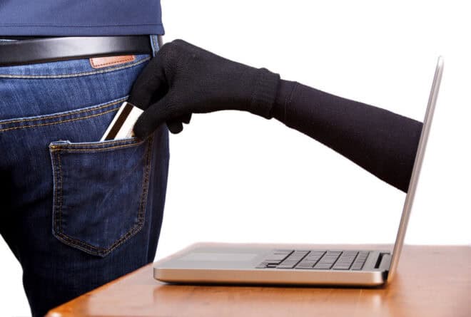 Un clic, 500 dollars à portée de main : le piège des arnaques en ligne